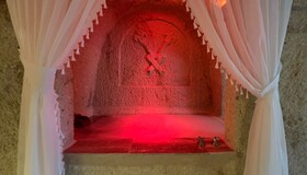 Bayar Cave Suites