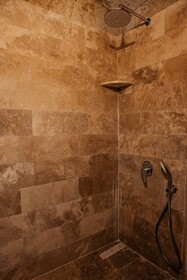 Bayar Cave Suites