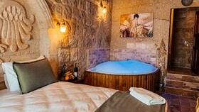 Bayar Cave Suites