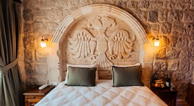 Bayar Cave Suites