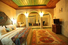 Blue Valley Cave Hotel