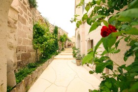 Blue Valley Cave Hotel