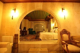 Blue Valley Cave Hotel
