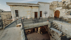 Carna Cave Hotel