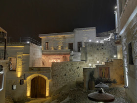 Carna Cave Hotel