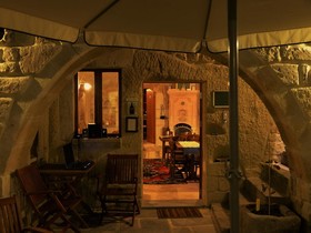 Canyon Cave Hotel