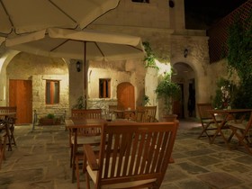Canyon Cave Hotel