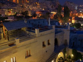 Canyon Cave Hotel