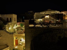 Canyon Cave Hotel