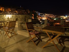 Canyon Cave Hotel