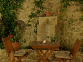 Canyon Cave Hotel