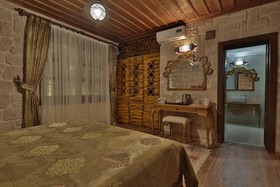 Elevres Stone House Hotel