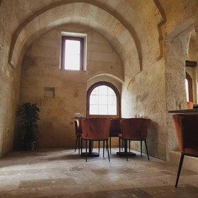 Evanthia Cave Suites