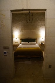 Evanthia Cave Suites