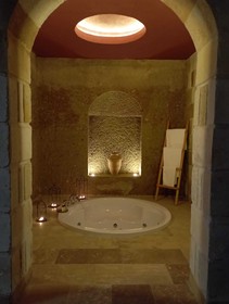 Evanthia Cave Suites