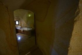 Fresco Cave Suites & Mansions