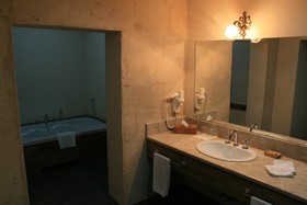 Fresco Cave Suites & Mansions