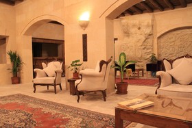 Fresco Cave Suites & Mansions