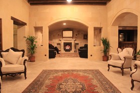 Fresco Cave Suites & Mansions