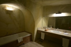 Fresco Cave Suites & Mansions