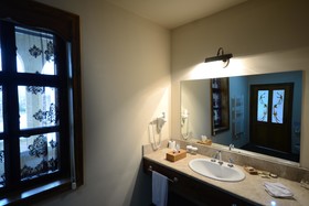 Fresco Cave Suites & Mansions