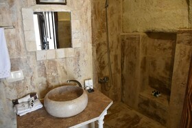 Glamada Cave Suite