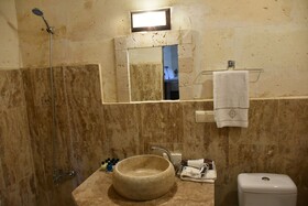 Glamada Cave Suite