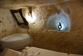 Glamada Cave Suite