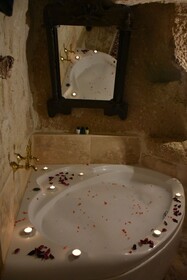 Glamada Cave Suite