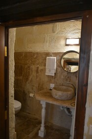 Glamada Cave Suite