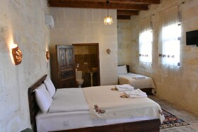 Glamada Cave Suite