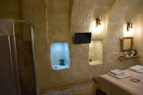 Glamada Cave Suite