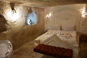 Glamada Cave Suite