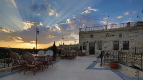 Golden Cave Suites