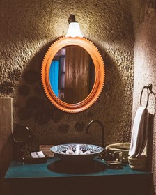 Hezen Cave Hotel