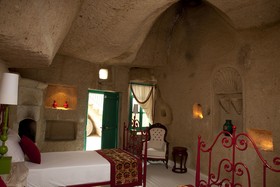Hezen Cave Hotel