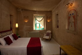 Hezen Cave Hotel