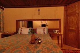 Jerveni Cave Hotel