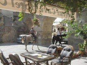 Jerveni Cave Hotel