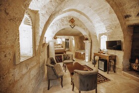Lagania Cave Suites