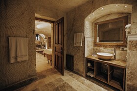 Lagania Cave Suites