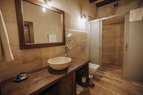 Lagania Cave Suites