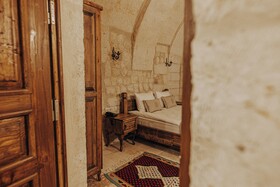 Lagania Cave Suites