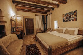 Lagania Cave Suites