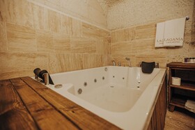 Lagania Cave Suites