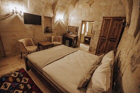 Lagania Cave Suites