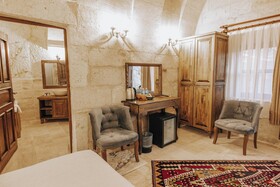 Lagania Cave Suites