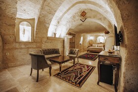 Lagania Cave Suites