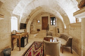 Lagania Cave Suites