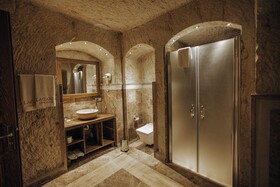 Lagania Cave Suites